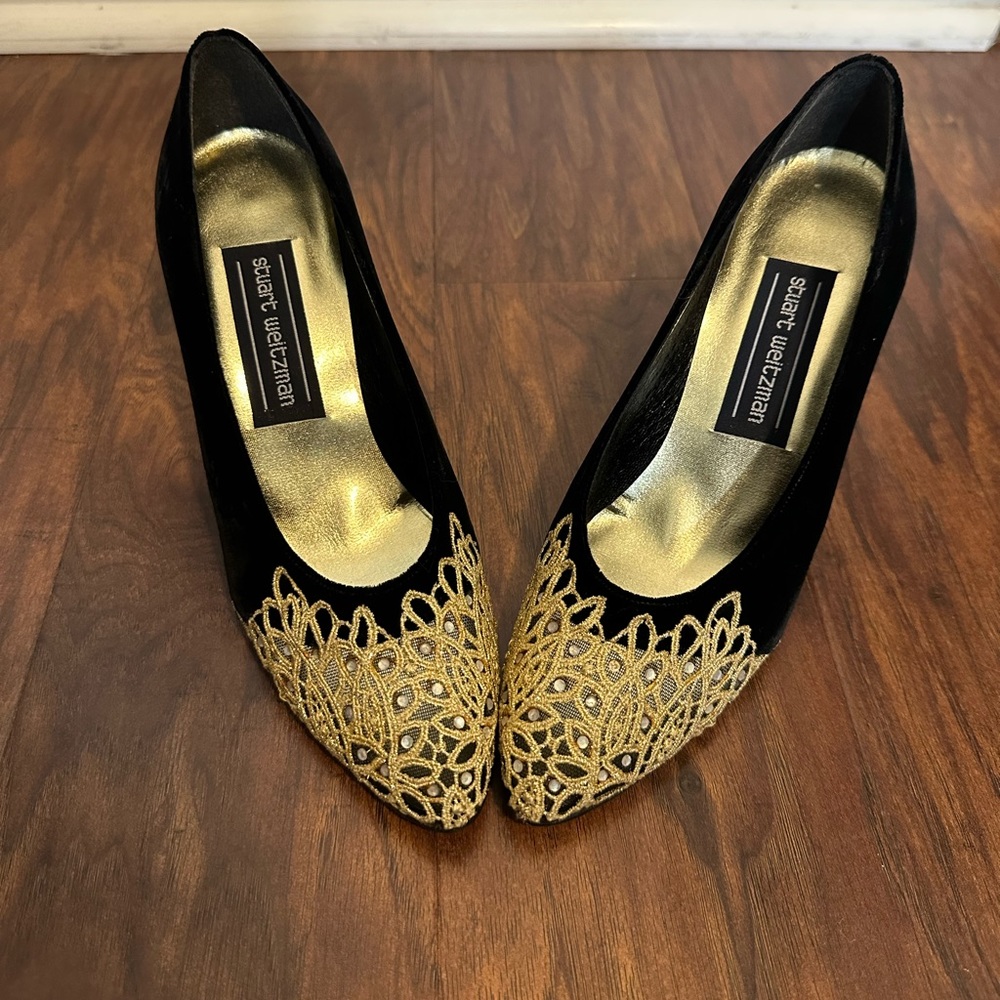 NWOT  Vintage Stuart Weizman Black Velvet Pump w/ Rhinestones